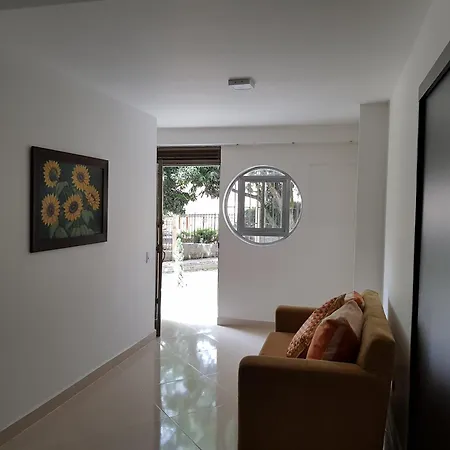 Casa Centro Comercial La Central - Wifi - Outside Parking Medellin Room photo